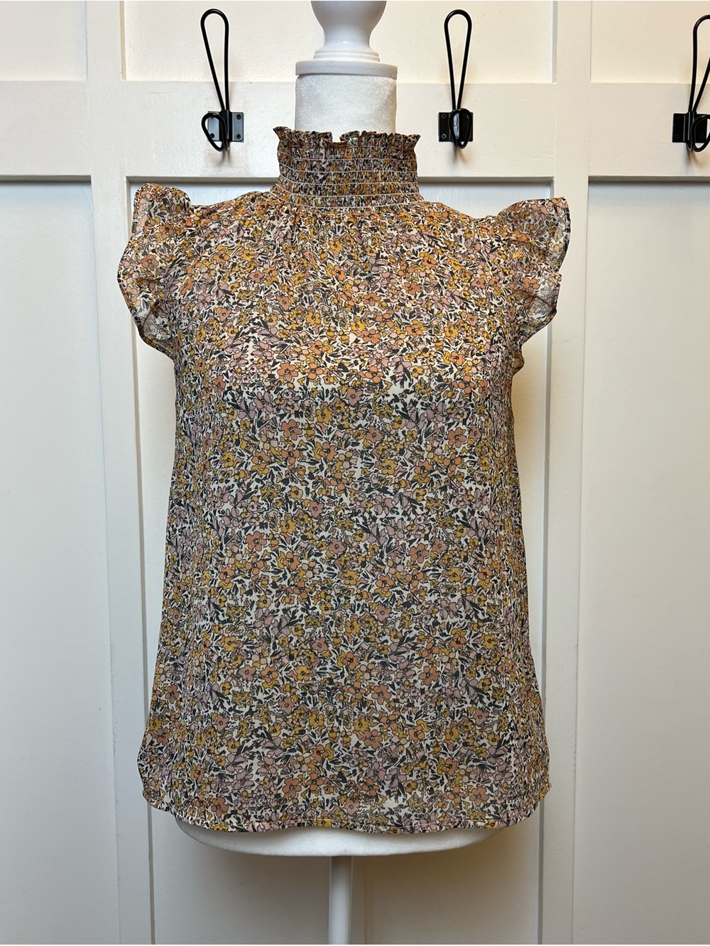Banana Republic Size XS Sleeveless High Neck Flowy Blouse Earthy Tones Floral